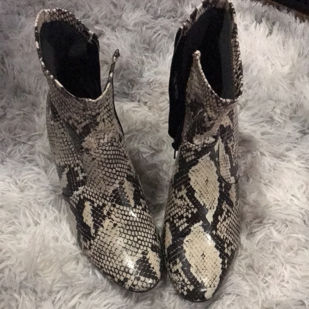 Time and Tru Memory Foam Boots size 9